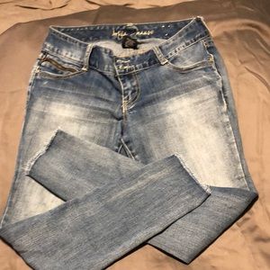 Skinny jeans with fringe hems